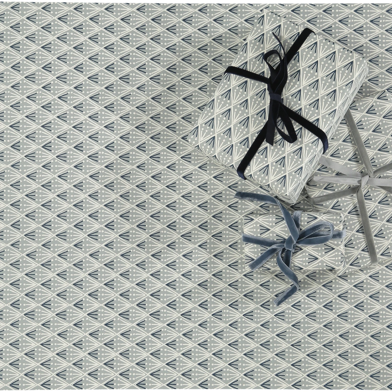 Selvedge & Cambridge Imprint, Gift Wrapping Paper (Assortment Of Colours Available) 8 Selvedge & Cambridge Imprint, Gift Wrapping Paper (Assortment Of Colours Available) - Image 6