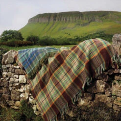 Issue 72 Green -selvedge Outlet Green 2