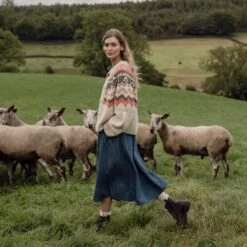Issue 124 Rural -selvedge Outlet HERDAW23CampaignFleetwoodCardigan4 495